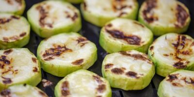 Gurkenscheiben mit Grillspuren